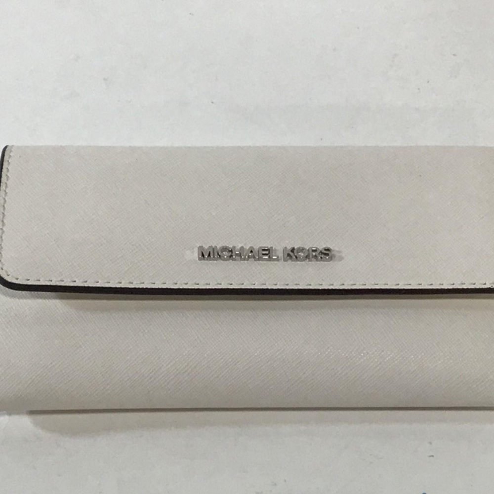 NEW!! Women’s Michael Michael Kors Snap Front Cream Leather Wallet